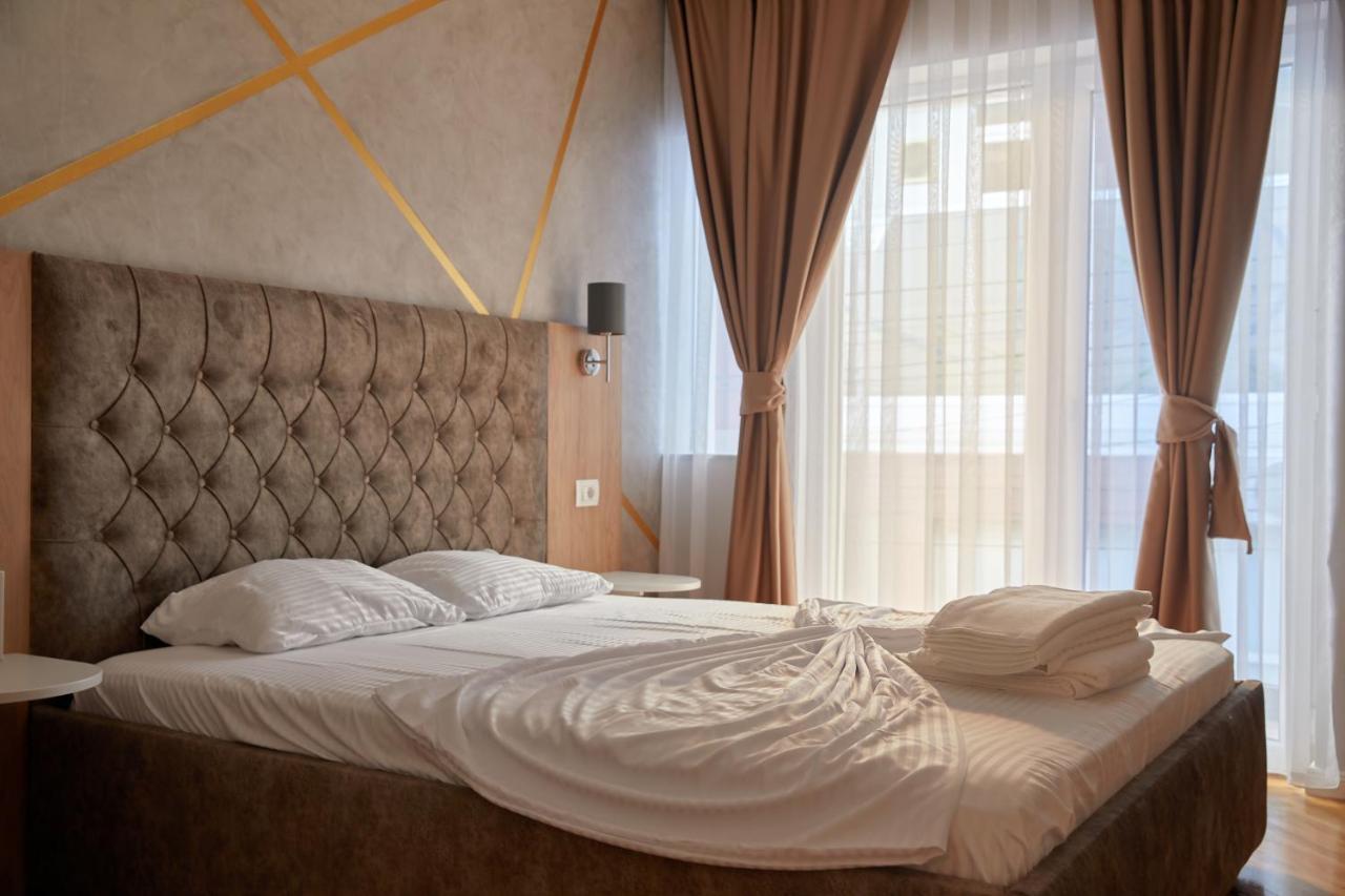 Amico Hotel Приштина Экстерьер фото