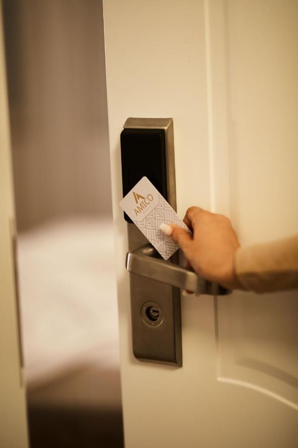 Amico Hotel Приштина Экстерьер фото