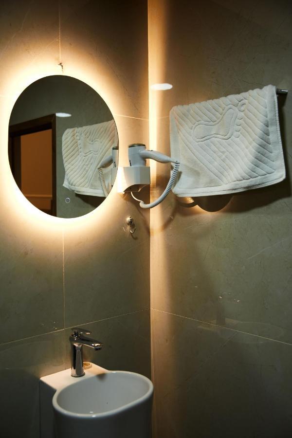 Amico Hotel Приштина Экстерьер фото